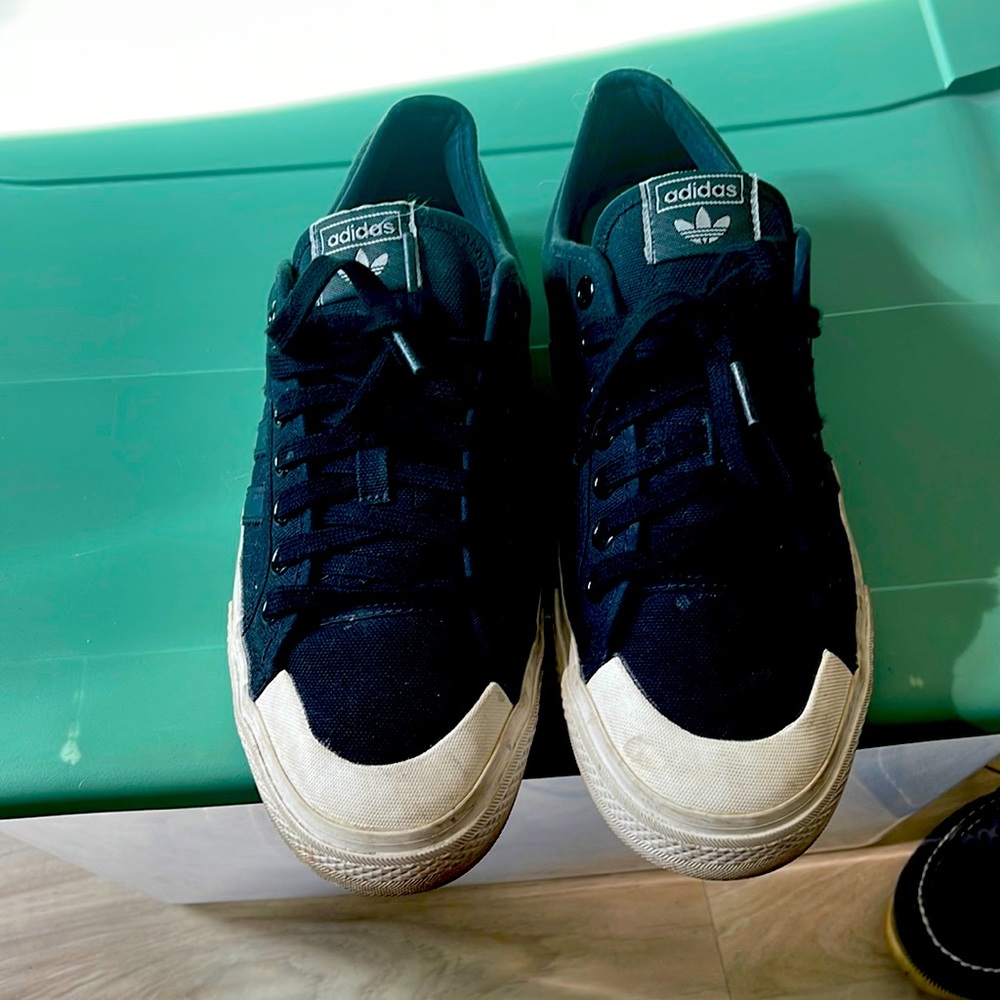 adidas Nizza low tops